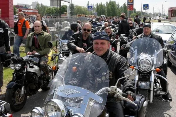Baikerių festivalyje - varžybos ir striptizas
